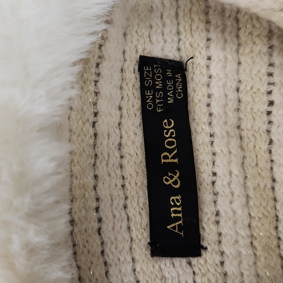 Ana & Rose cream colored poncho sweater with fur collar - Picture 8 of 9